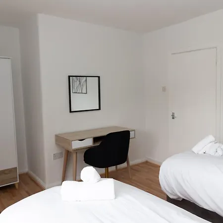 2 Bed Home Sleeping 3 People Fully Equipped Located In Radcliffe Manchester - Stand Up And Shout Exterior photo