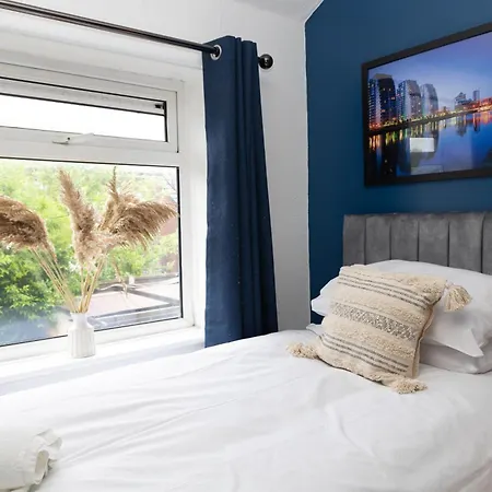 2 Bed Home Sleeping 3 People Fully Equipped Located In Radcliffe Manchester - Stand Up And Shout Exterior photo
