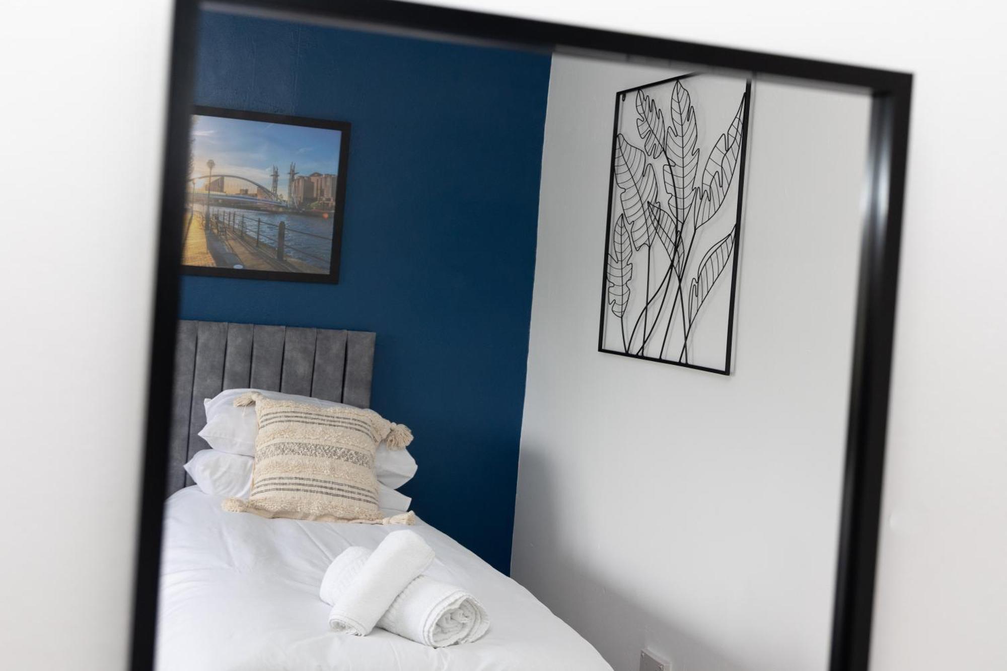 2 Bed Sleeping 3 People Fully Equipped Located In Manchester - Stand Up And Shout Holiday home