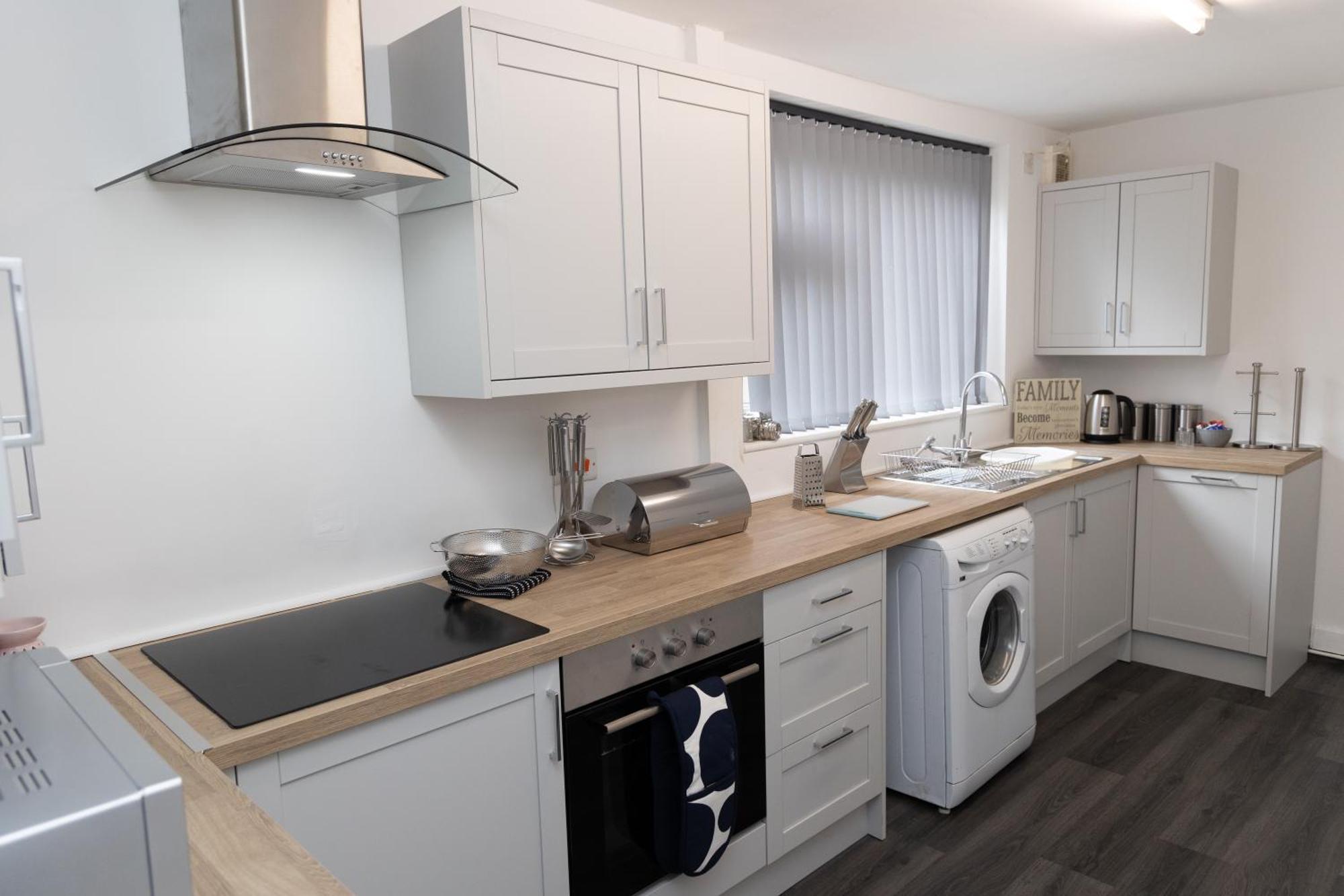 2 Bed Sleeping 3 People Fully Equipped Located In Manchester - Stand Up And Shout Holiday home