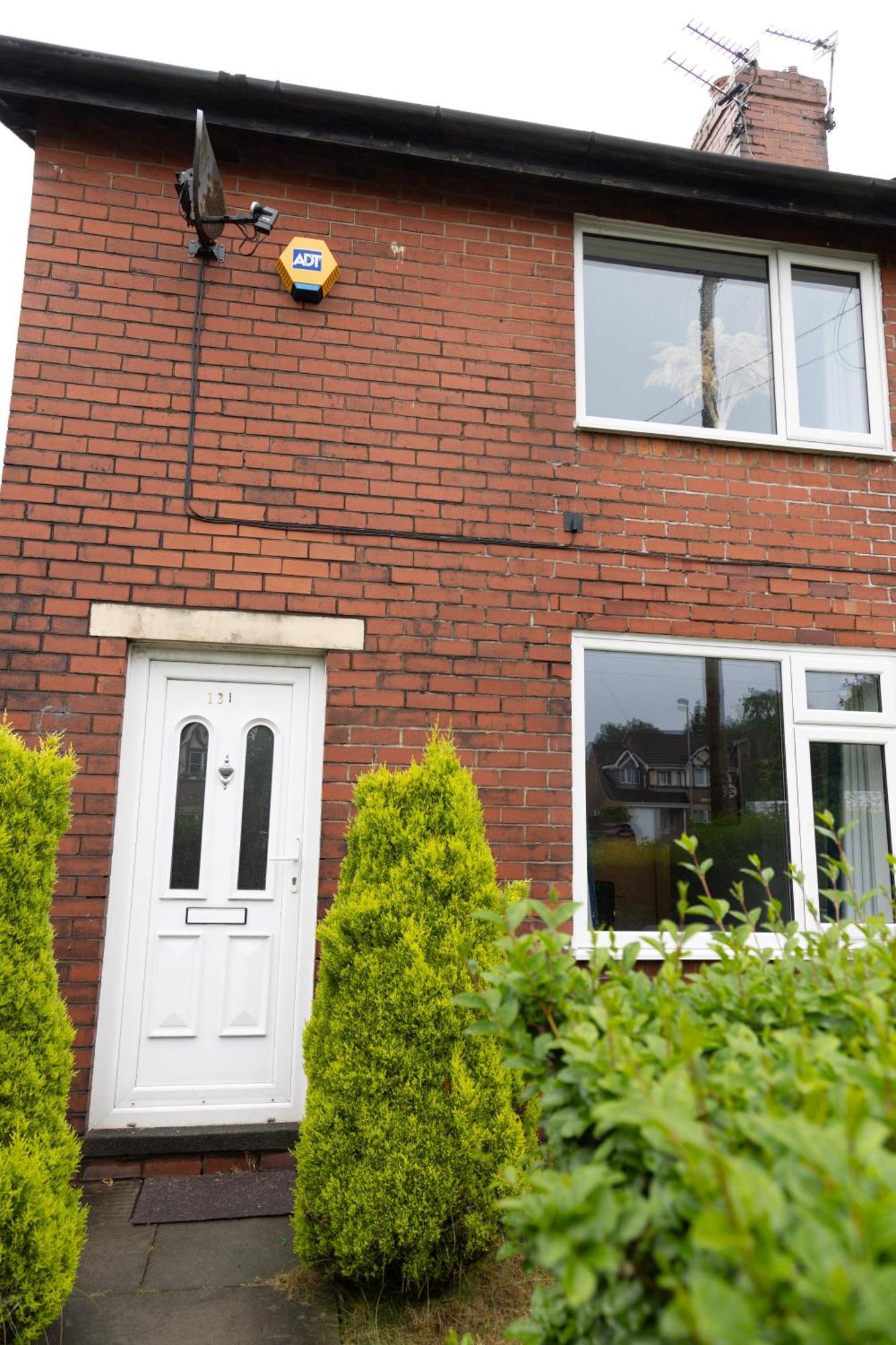2 Bed Sleeping 3 People Fully Equipped Located In Manchester - Stand Up And Shout Holiday home Radcliffe